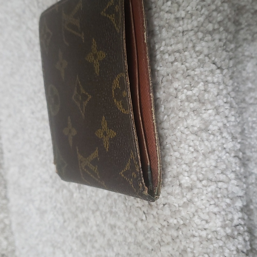 Louis Vuitton Monogram bifold wallet Authentic - Picture 4 of 8
